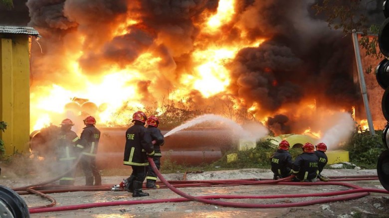 ভাষানটেকের বিআরপি বস্তিতে আগুন, নিয়ন্ত্রণে ফায়ার সার্ভিসের ৫ ইউনিট