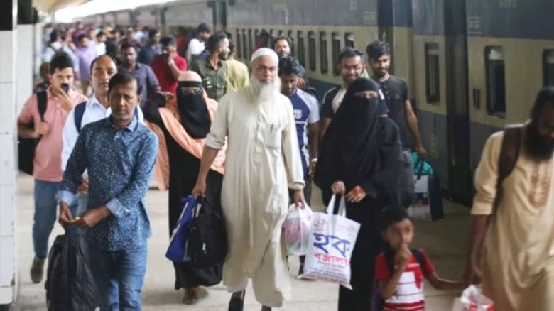 ঈদের ছুটি শেষে রাজধানীমুখো মানুষ...