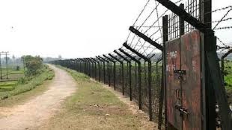 বাংলাদেশি যুবককে গুলি করে লাশ নিয়ে গেল বিএসএফ...