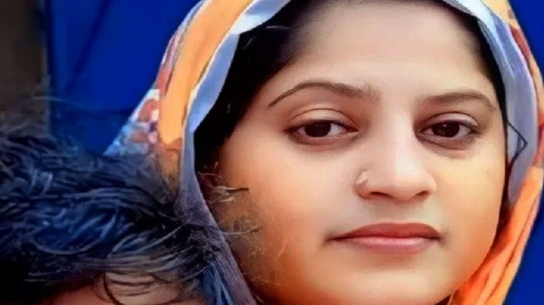 খবরে শুনে ছুটে গিয়েছিলেন, মেয়ে ফিরলেও ফেরেননি মা