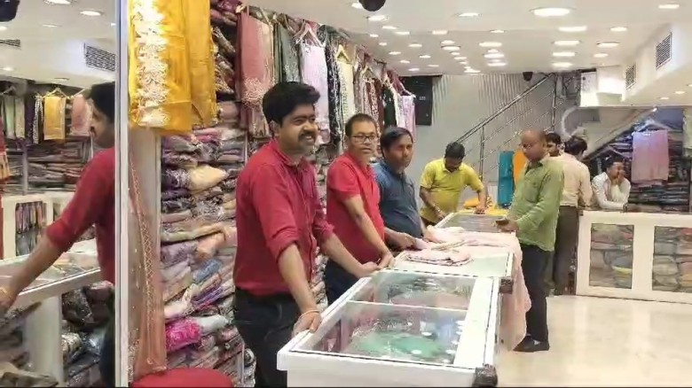 বাংলাদেশিদের ভিসা না দেওয়ায় ব্যাপক ক্ষতির মুখে কলক...