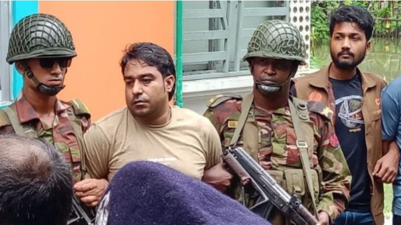 চাঁদাবাজির অভিযোগে যৌথবাহিনীর হাতে আটক বিএনপি নেতা...