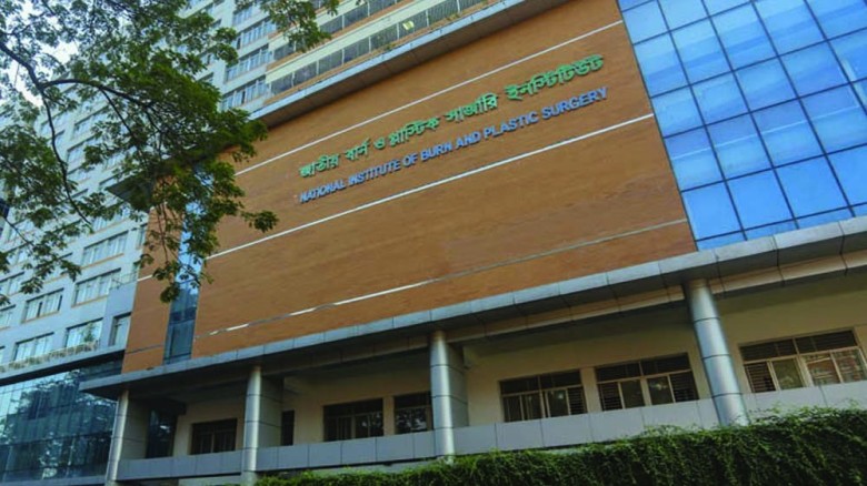 ঘুমন্ত স্ত্রী-সন্তানসহ ৬ জনের গায়ে আগুন, মা-ছেলের মৃত্যু