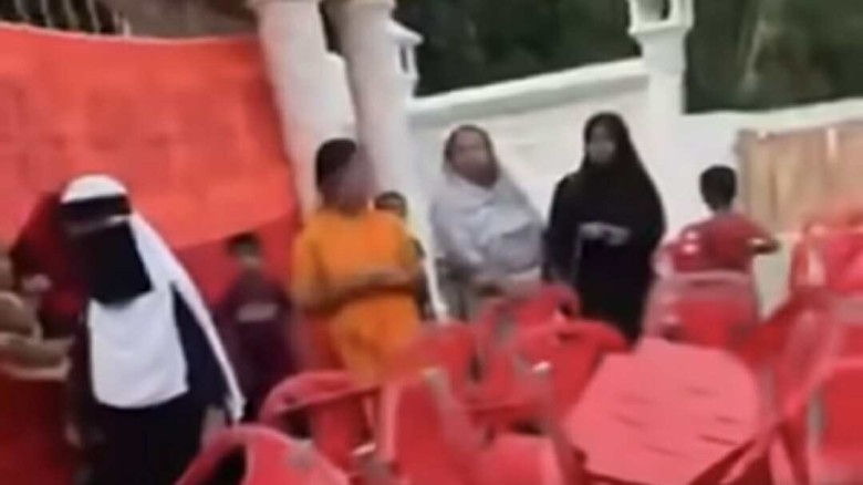 অনুমতি না নেয়ায় মহিলা জামায়াতের কুরআন তালিমে ভাংচুর স্বেচ্ছাসেবকদলের নেতাকর্মীদের