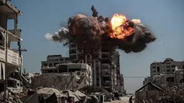 গাজায় নতুন করে বিমান হামলায় নিহত ১৮