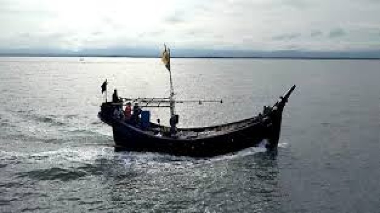 ট্রলারসহ আরও ৭ জেলেকে ধরে নিয়ে গেছে আরাকান আর্মি