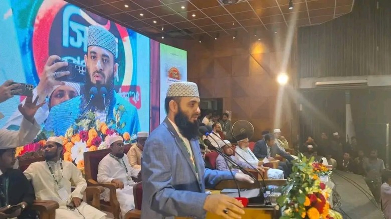 নেতাকে সফট হার্টেড ও দয়ালু হতে হবে: ড. ম নেতাকে সফট হার্টেড ও দয়ালু হতে হবে: ড. ম