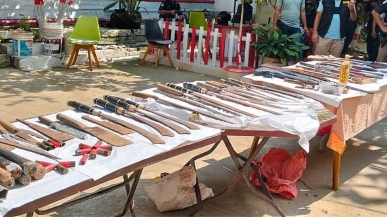 বিএনপি কর্মীর বাড়ি থেকে ১১টি বন্দুক ও দেশীয় অস্ত্র উদ্ধার