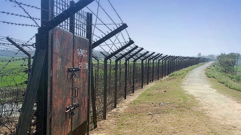 ১৯ বাংলাদেশি কুমিল্লায় বিজিবির হাতে হস্ত