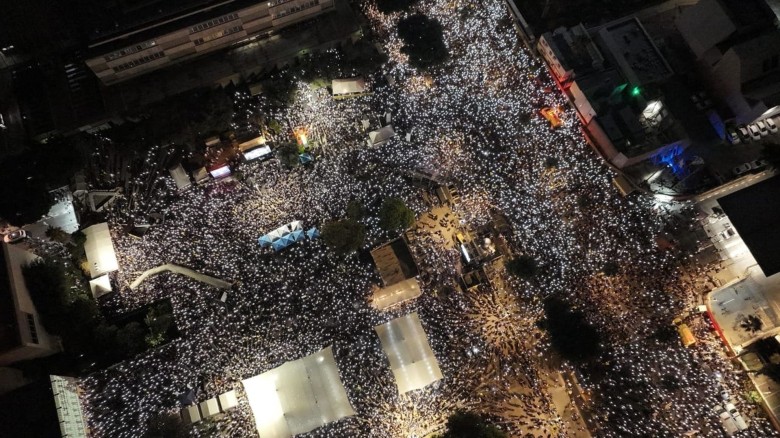 জেরুজালেমে ২ লাখ হেরেদি ইহুদিদের বিক্ষোভে উত্তাল শহর জেরুজালেমে ২ লাখ হেরেদি ইহুদিদের বিক্ষোভে উত্তাল শহর