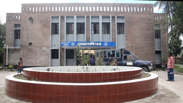 কুমারখালীতে পঞ্চম শ্রেনীতে পড়ুয়া শালীকে  কুমারখালীতে পঞ্চম শ্রেনীতে পড়ুয়া শালীকে