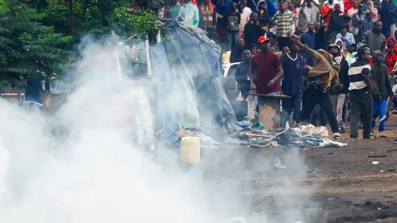 আফ্রিকার এক দেশে ব্যাপক সহিংসতা, নিহত ৭০০