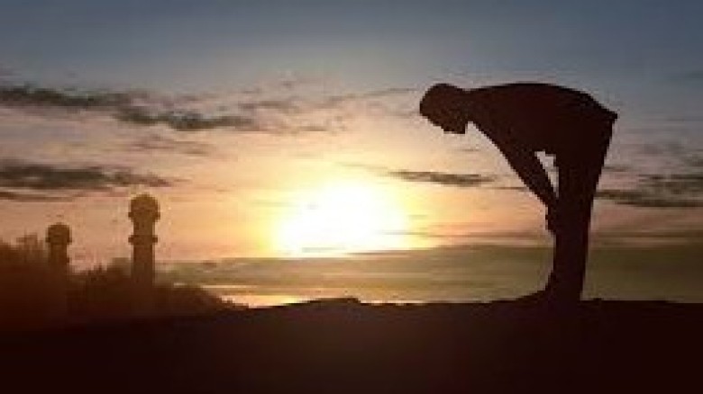 একজন একাকী নামাজীর পেছনে নামাজ পড়লে সেই নামাজ আদায় হবে কি?