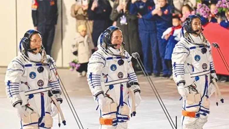 সর্বকনিষ্ঠ নভোচারীর নেতৃত্বে মহাকাশে চীন