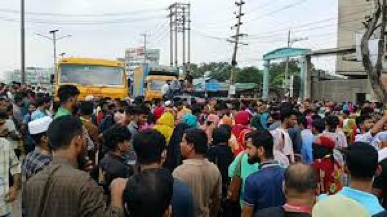 গার্মেন্টস শ্রমিকদের বিক্ষোভে ঢাকা-চট্টগ্রাম মহাসড়কে তীব্র যানজট