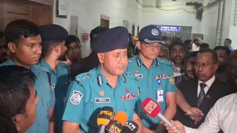 বাসায় ঢুকে বিচারকের ছেলেকে কুপিয়ে হত্যা, স্ত্রী জখম