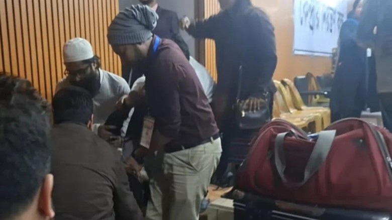 জকসুর ব্যালট বাক্স খুলতে গিয়ে আঘাত, জ্ঞান হারালেন পোলিং এজেন্ট