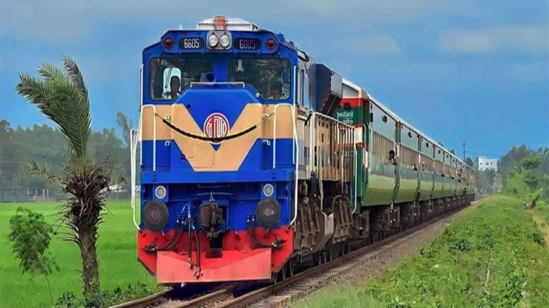 চাঁপাইনবাবগঞ্জ থেকে আন্ত:নগর ট্রেন চালুতে বুলবুলের প্রতিশ্রুতি, হারুনের ‘না’