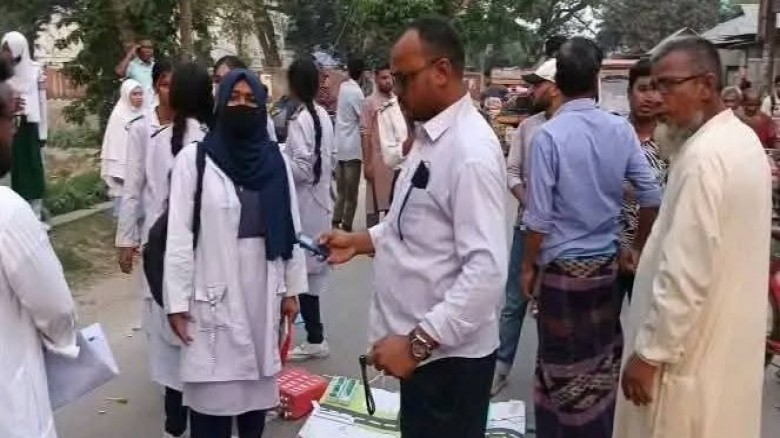 ছবি: মিরর