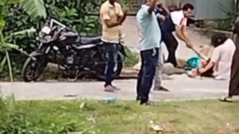 বরগুনায় জিলা স্কুলের সিনিয়র শিক্ষক দম্পতির ওপর হামলা