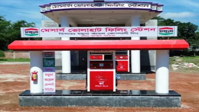 ভোলাহাট ফিলিং স্টেশনে তেল সংকট: সীমিত সরবরাহে ভোগান্তিতে জ্বালানি ব্যবহার কারিরা
