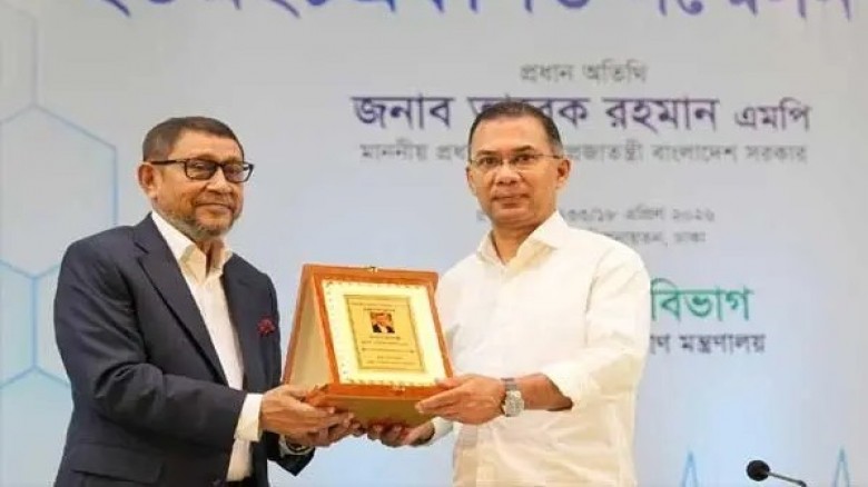 মন্ত্রী সাহেব প্রশংসা একটু কম করবেন; স্বাস্থ্যমন্ত্রীকে বললেন প্রধানমন্ত্রী