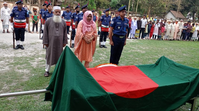 গঙ্গাচড়ায় বীর মুক্তিযোদ্ধা বাচ্চু মিয়ার রাষ্ট্রীয় মর্যাদায় দাফন সম্পন্ন