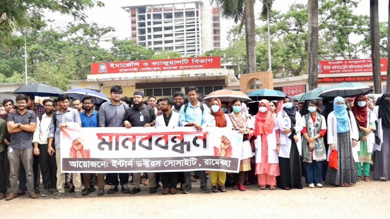 রামেক হাসপাতালে মায়ের মৃত্যুর প্রতিবাদে সেনাসদস্যকে মারধর