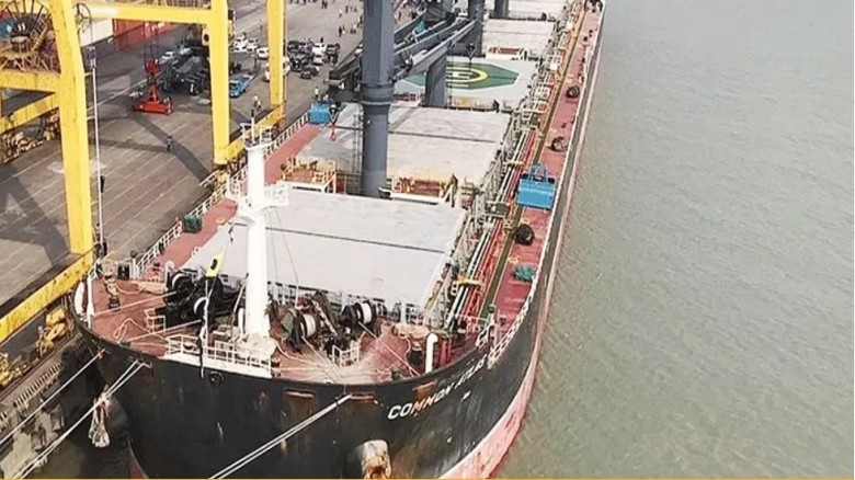 চট্টগ্রাম বন্দরে এলো ৫ জ্বালানিবাহী জাহাজ