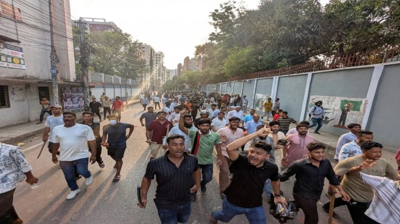 চট্টগ্রামে ছাত্রদল-শিবির দফায় দফায় সংঘর্ষ, শিবির কর্মীর পায়ের গোড়ালি বিচ্ছিন্ন