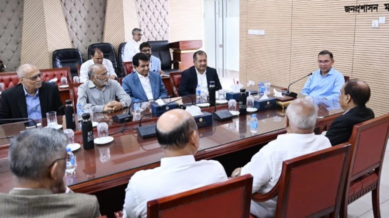 তিন মাসে একবার সম্পাদকদের সঙ্গে বসবেন প্