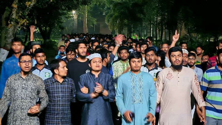 সারাদেশে ছাত্রদলের সন্ত্রাসী কর্মকাণ্ডের বিরুদ্ধে ইবিতে শিবিরের বিক্ষোভ