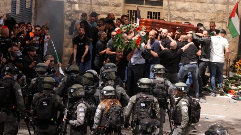 পশ্চিম তীরে জানাজায় ইসরাইলের হামলা