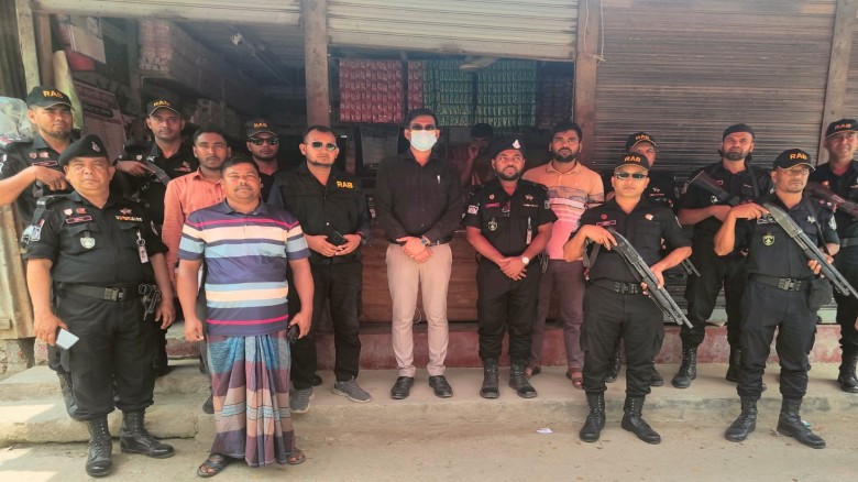 গলাচিপায় ভোজ্য ও জ্বালানি তেলে কারসাজি, র‌্যাবের  জরিমানা!