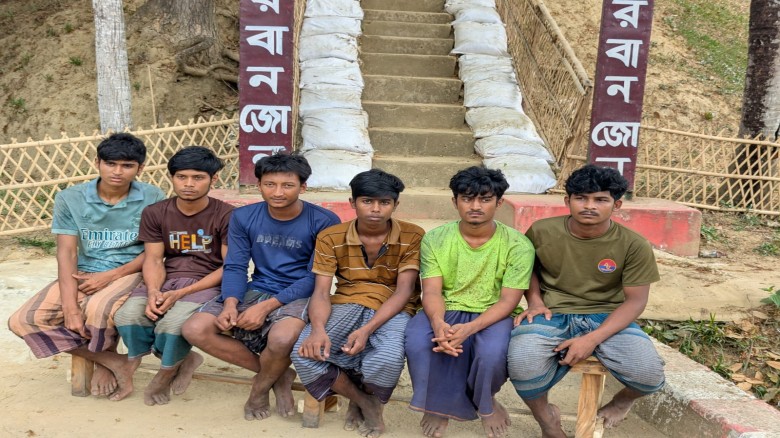 রাতভর সেনাবাহিনীর অভিযানে টংকাবতীতে অপহৃত ৬ শ্রমিক জীবিত উদ্ধার