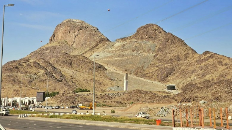 হজ পালনের পাশাপাশি ধর্মীয় নিদর্শন দেখতে আগ্রহী বিশ্বের মুসলিমরা