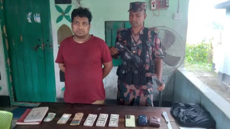 বাংলাবান্ধা স্থলবন্দরে ডলারসহ ভারতীয় নাগরিক আটক