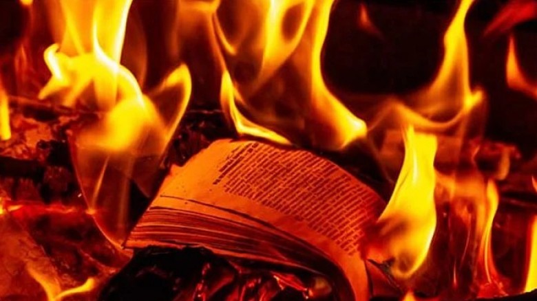 বাংলাবাজারে বইয়ের দোকানে আগুন, নিয়ন্ত্রণে ২ ইউনিট