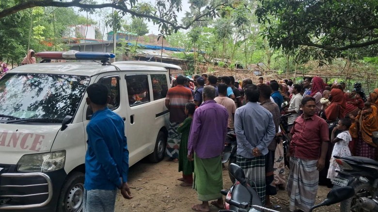 যৌতুকের দাবিতে গৃহবধূকে শ্বাসরোধে হত্যার অভিযোগ