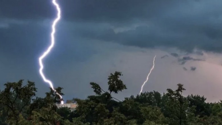 ক্লাস চলাকালে বজ্রাঘাতে শিক্ষকসহ আহত ১৬