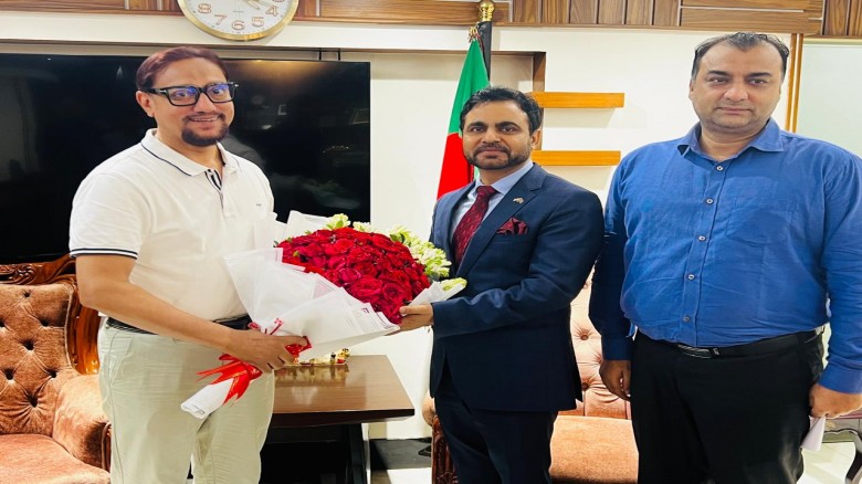 ভারতের বিদায়ী সহকারী হাইকমিশনার ডা. রাজীব রঞ্জনের সাথে চসিক মেয়র ডা. শাহাদাত হোসেনের সৌজন্য সাক্ষাৎ