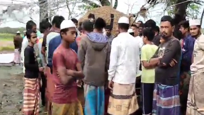 বজ্রপাতে পটুয়াখালীতে এক নারীসহ ৪ জন নিহত, অর্ধশতাধিক গরুর মৃত্যু।