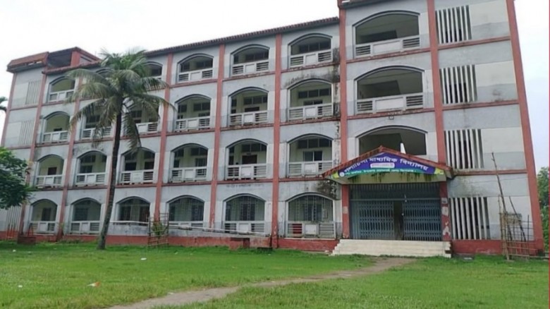 গলাচিপায় এসএসসি কেন্দ্রে প্রশ্নপত্র বিতর