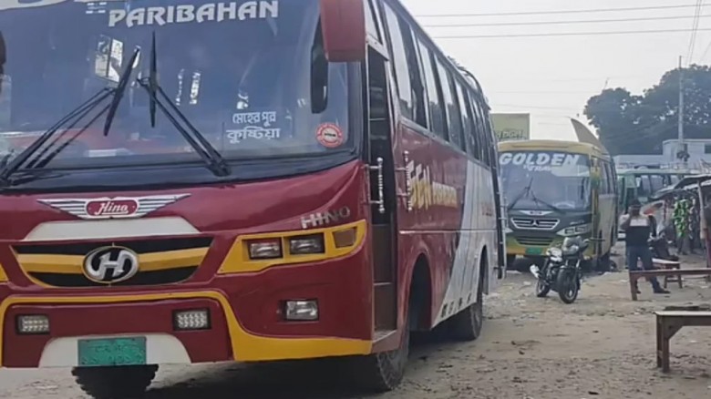 মেহেরপুর-চুয়াডাঙ্গা মহাসড়কে অনির্দিষ্টকালের বাস ধর্মঘট
