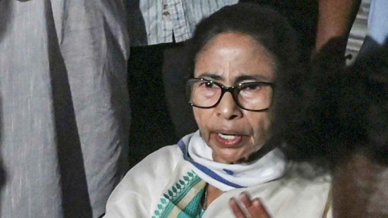 মমতার গাড়ি দেখেই ‘চোর চোর’ স্লোগান বিজেপির কর্মী-সমর্থকদের