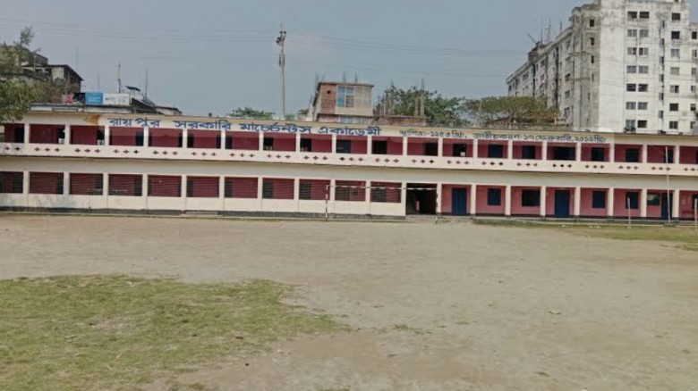 লক্ষ্মীপুরে ভুল সেটে এসএসসি পরীক্ষা, ফলাফল নিয়ে শংকিত শিক্ষার্থী ও অভিভাবকরা