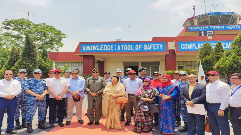 বগুড়ায় বিমানবন্দর চালুর লক্ষে বেসামরিক বিমান পরিবহন ও পর্যটন মন্ত্রীর বিমানবন্দর পরিদর্শন