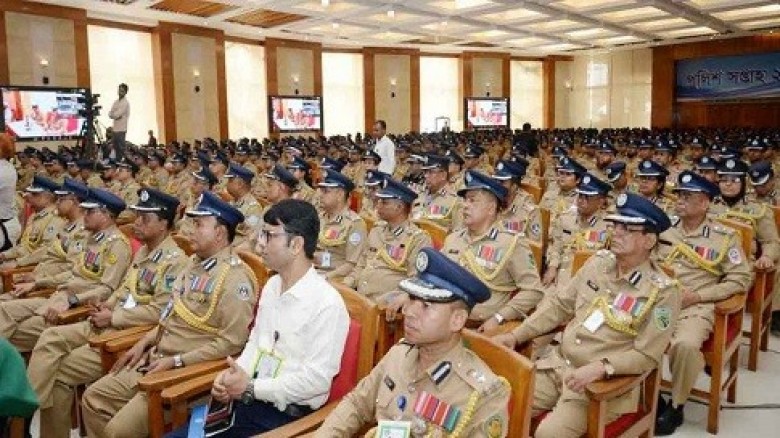 আলাদা পে স্কেলসহ একাধিক দাবি পুলিশের