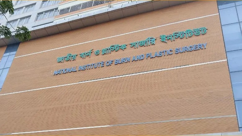 ফতুল্লায় গ্যাস বিস্ফোরণে দগ্ধ ৫, মারা গেলেন সবজি বিক্রেতা কালাম
