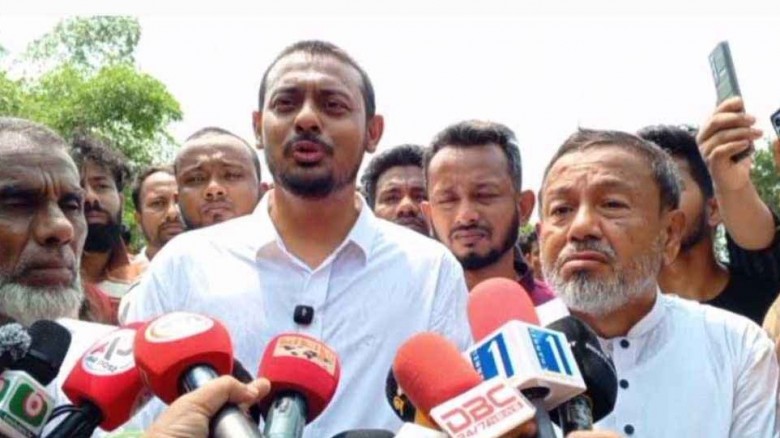 সীমান্ত হত্যা বন্ধে উদ্যোগ না নেয়ায় স্বরাষ্ট্র মন্ত্রীকে চুড়ি পরতে বললেন নাসির উদ্দীন পাটোয়ারী